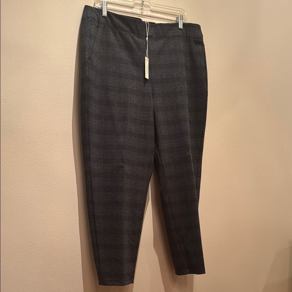 NWT - Max Studio - Women's Gray/Black Checkered Pants